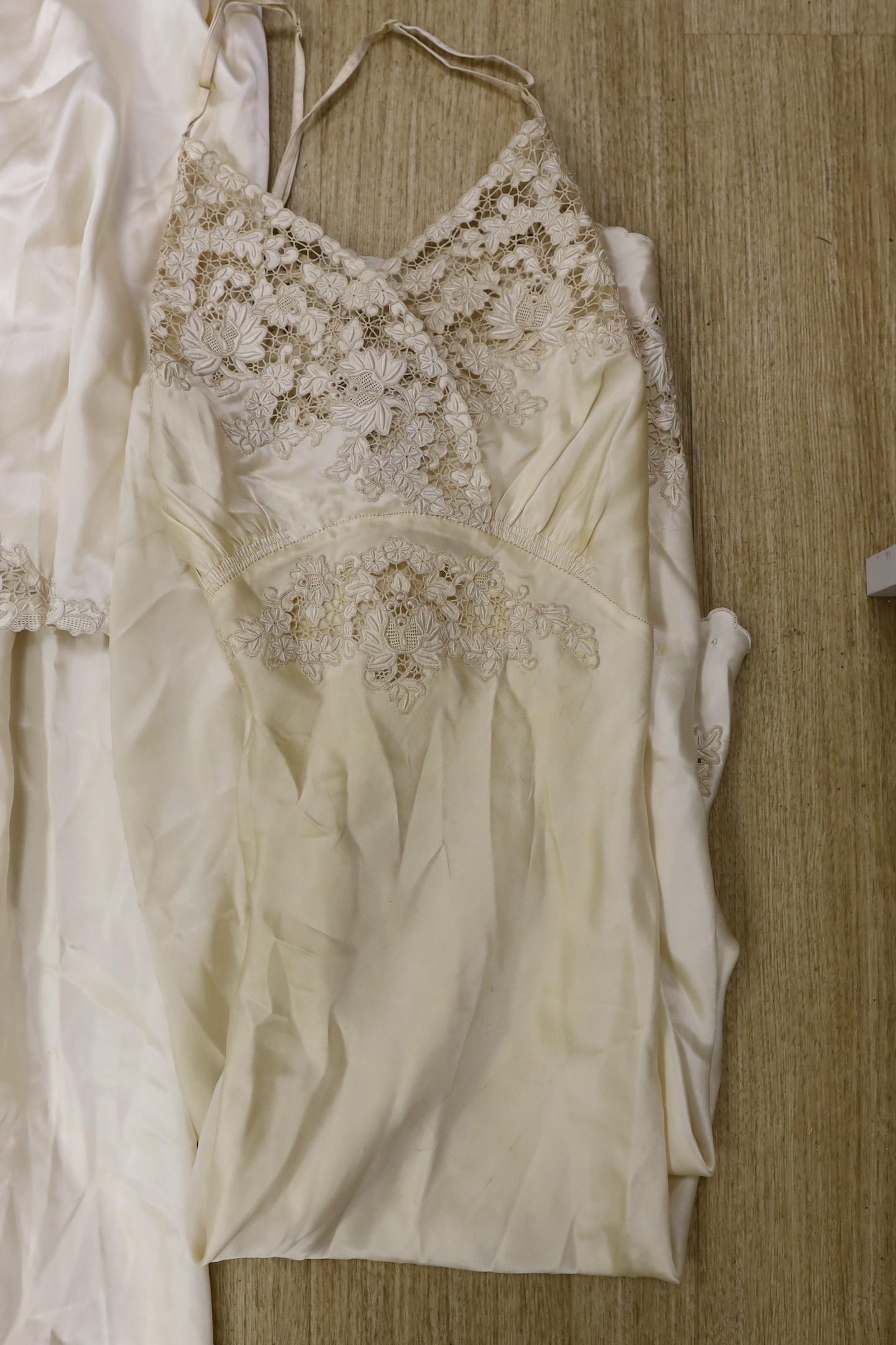 A cream silk neglegé, a matching night dress and a full petticoat